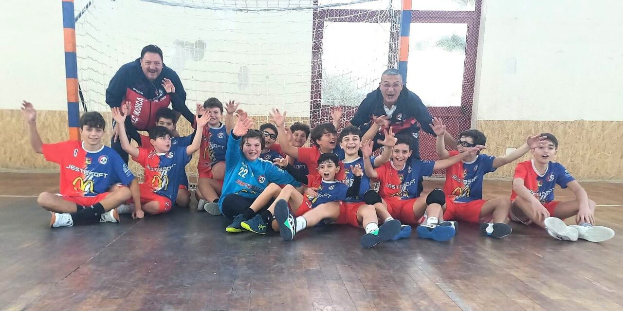 PRIMA VITTORIA DEI PICCOLI ROSSO-BLU
