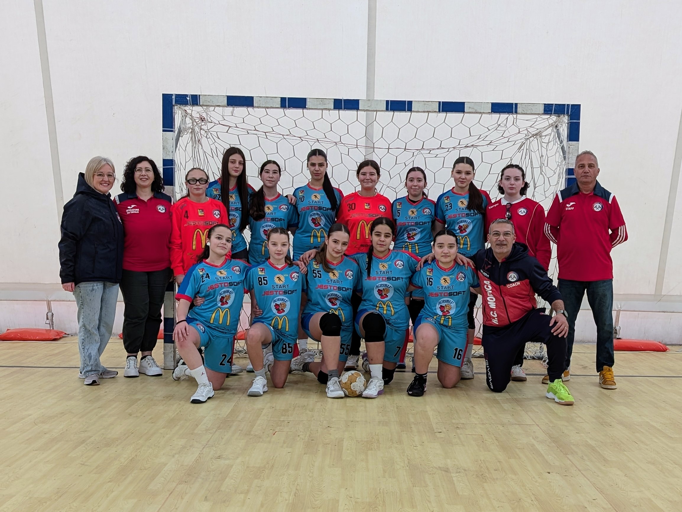 formazione under 16 femminile alla gara in casa contro NH Mascalucia
