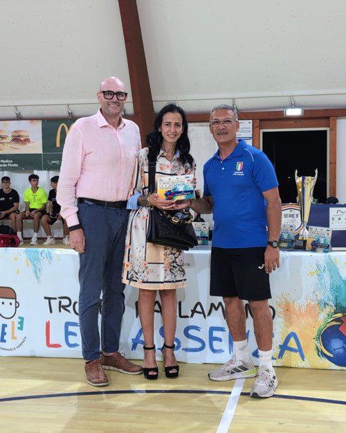 leleassenza-famiglia https://www.handballmodica.it/wp-content/uploads/2026/09/leleassenza-famiglia.jpg